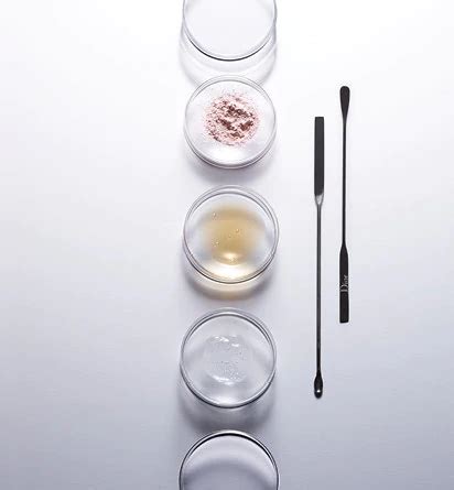 TODAY, NATURAL FORMULAS AT THE HEART OF DIOR 